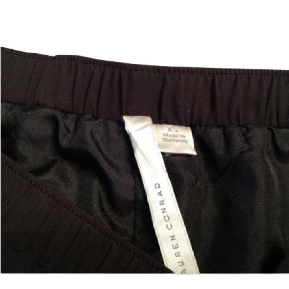 Lauren Conrad Scalloped Shorts✨Size XS - Picture 4 of 8